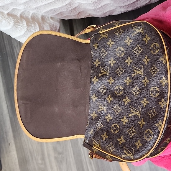 Louis Vuitton Monogram Menilmontant PM - Picture 11 of 16